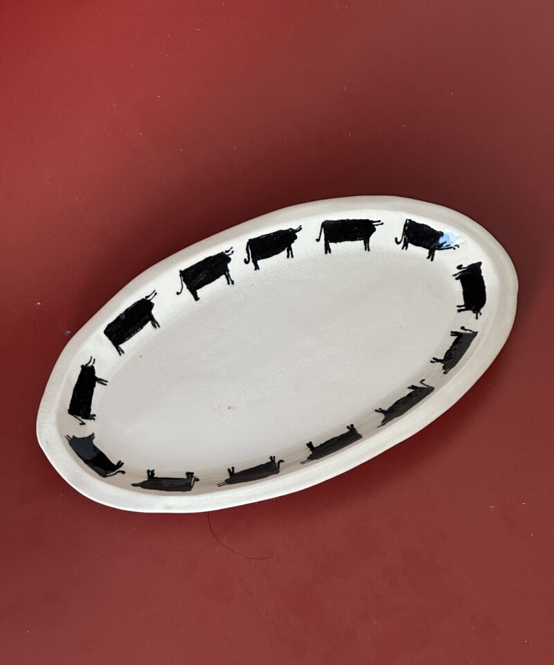 Cow plate in black